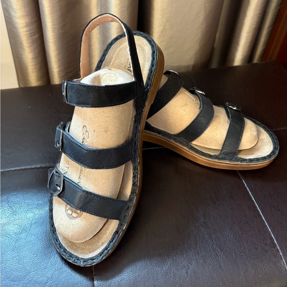 Naot Black Leather Sandals size 39